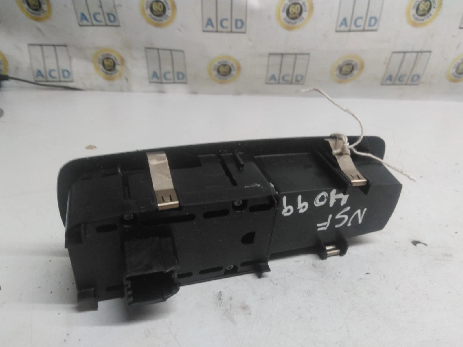 CHRYSLER GRAND VOYAGER Electric Window Switch Left Front - Image 3